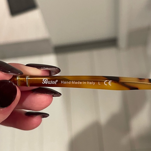 Persol tortoise shell sunglasses barely worn - Picture 4 of 4